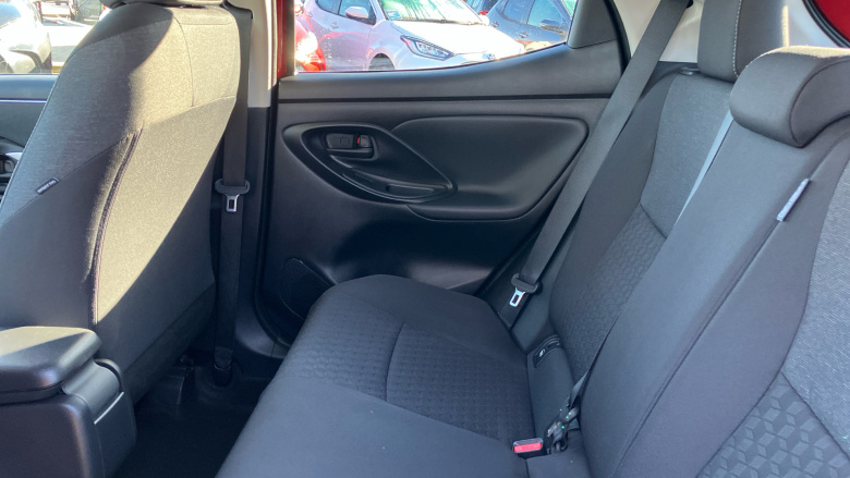 Toyota Yaris 1.5 Hybrid Design 5dr CVT Hybrid Hatchback